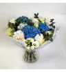 Букет с гортензией и гвоздиками