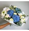 Букет с гортензией и гвоздиками 1