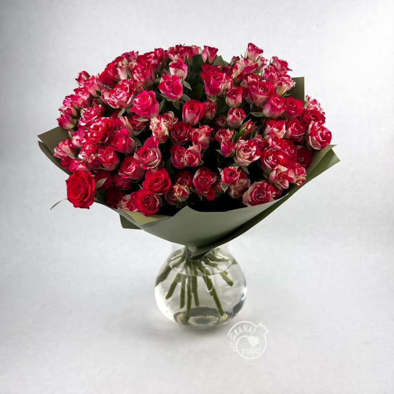 Кустовые розы &laquo;Фонтан чувств&raquo;