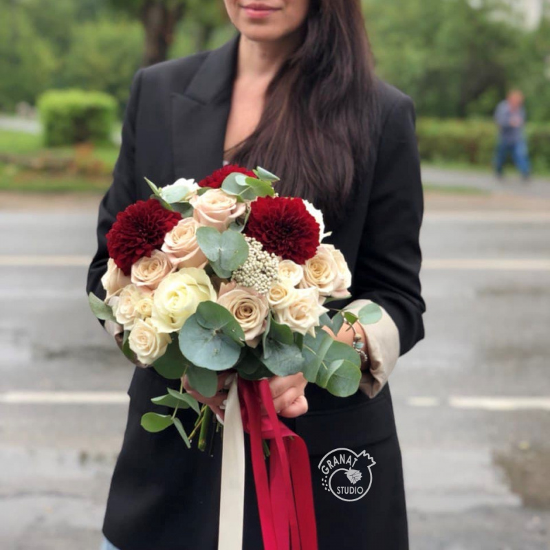 Букет с георгинами 2