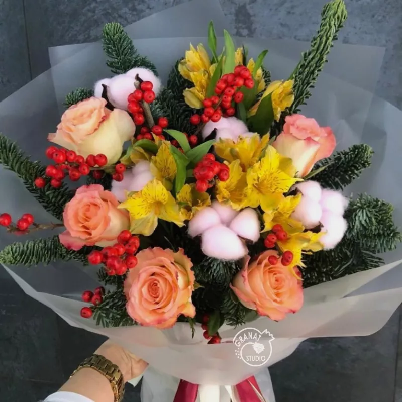 Композиция из натуральной ели в  &laquo;РОЗОВЫЙ ДЕНЬ&raquo;