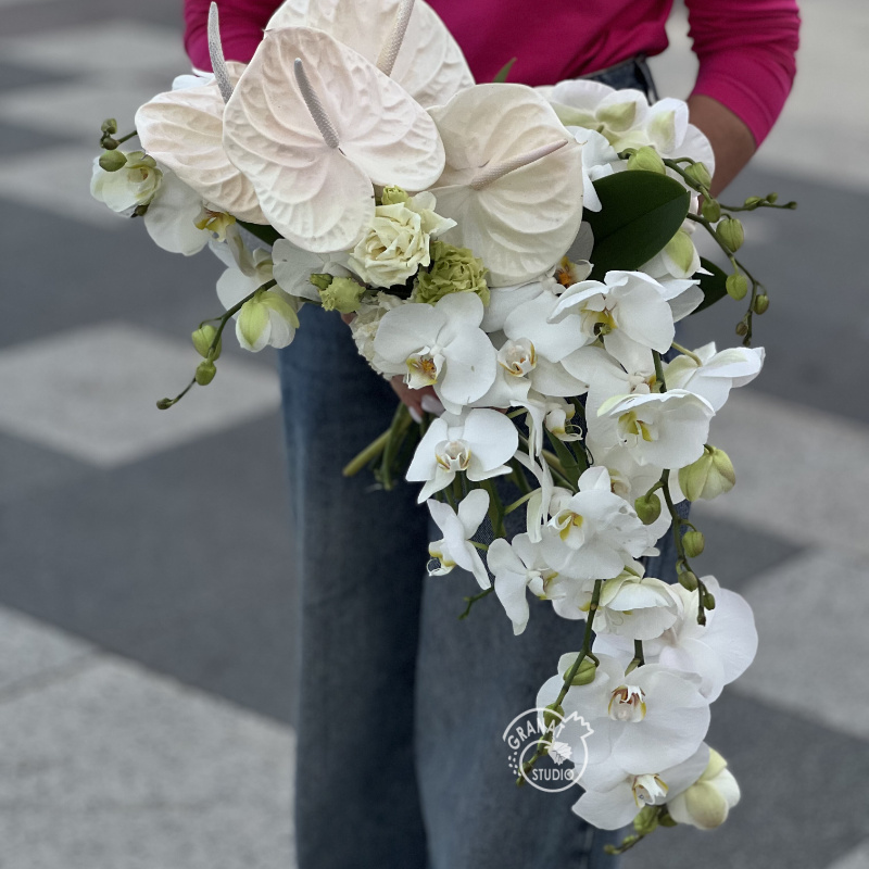 Белые тропические цветы